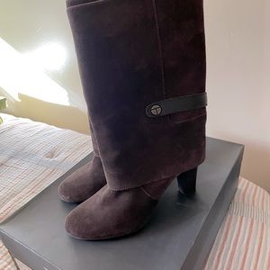 TAHARI boots size 9M